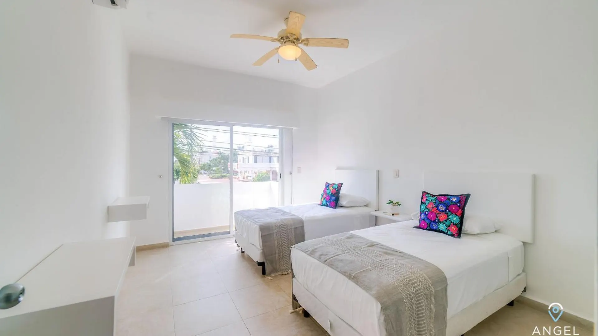 Ideal Group Getaway 4 Blocks To The Beach & Pool Playa del Carmen Mexico