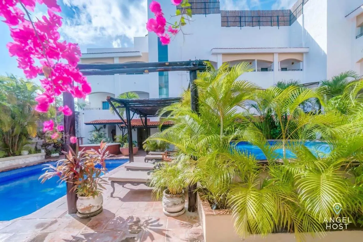 Ideal Group Getaway 4 Blocks To The Beach & Pool Playa del Carmen