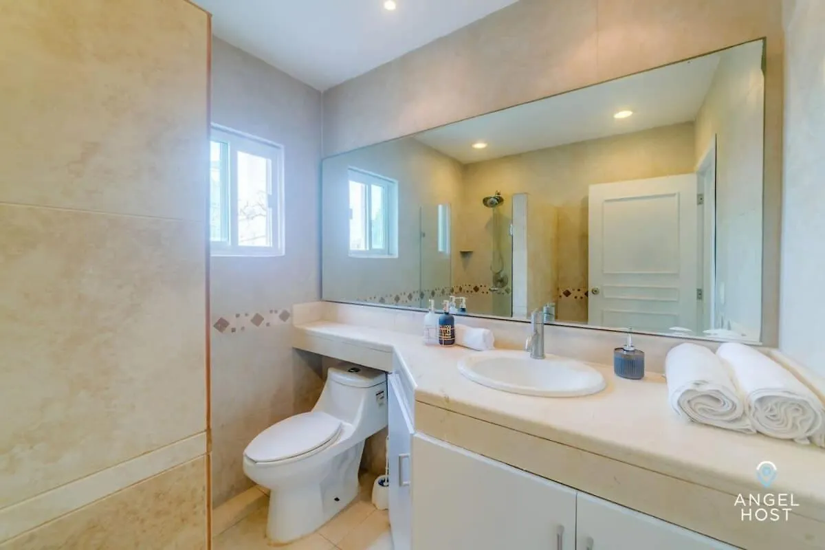 Lejlighed Ideal Group Getaway 4 Blocks To The Beach & Pool Playa del Carmen