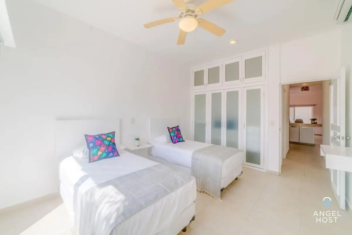 Ideal Group Getaway 4 Blocks To The Beach & Pool Playa del Carmen