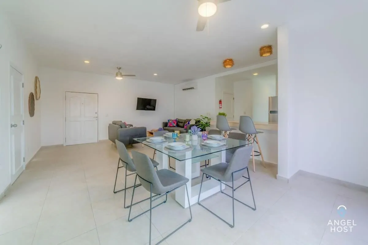 Ideal Group Getaway 4 Blocks To The Beach & Pool Playa del Carmen