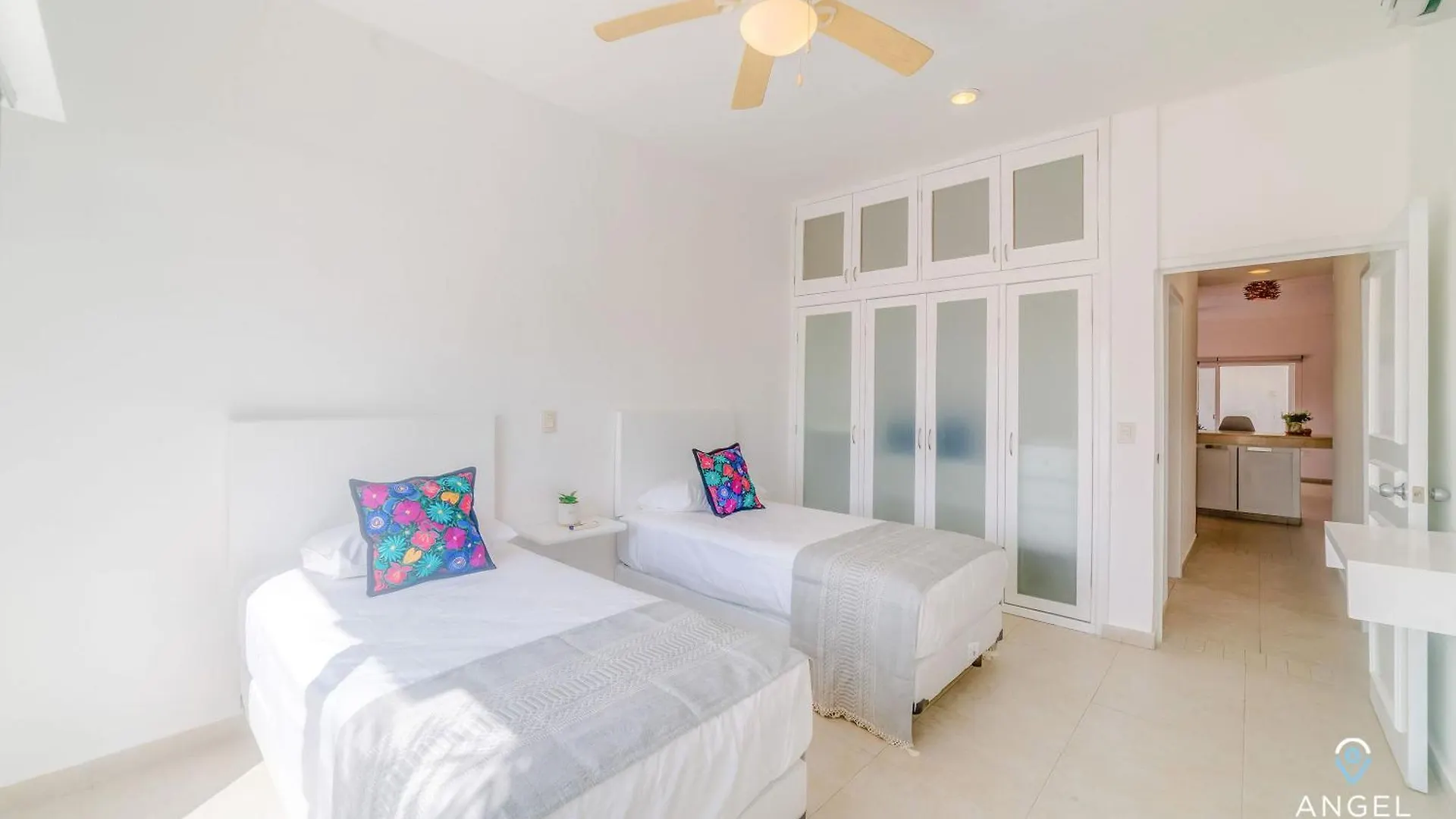 Ideal Group Getaway 4 Blocks To The Beach & Pool Playa del Carmen