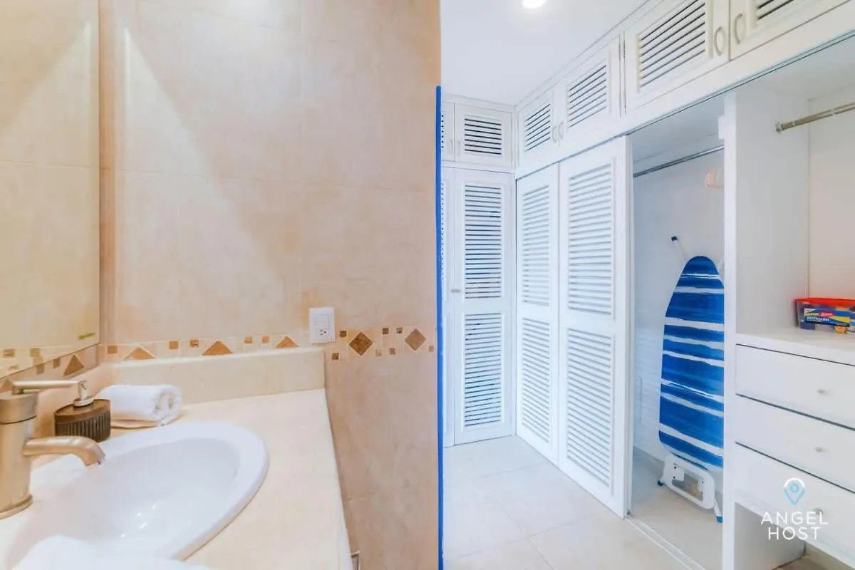 Ideal Group Getaway 4 Blocks To The Beach & Pool Playa del Carmen 0*,